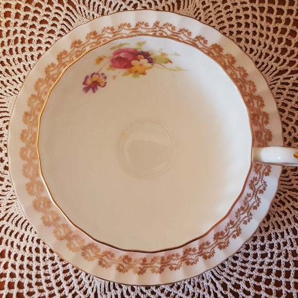 Pink and Gold Foley Cup and Saucer Set England - Picture 4 of 7